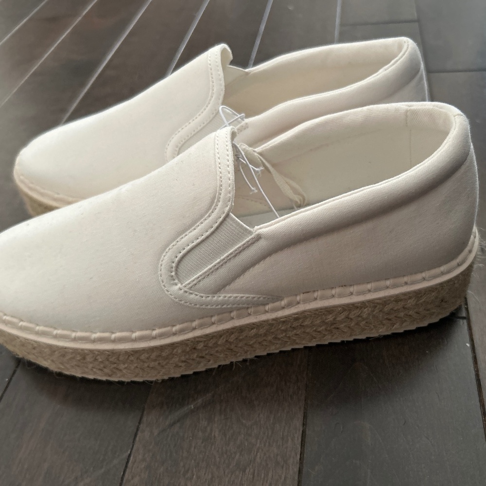 Wedge straw platforms new with tags